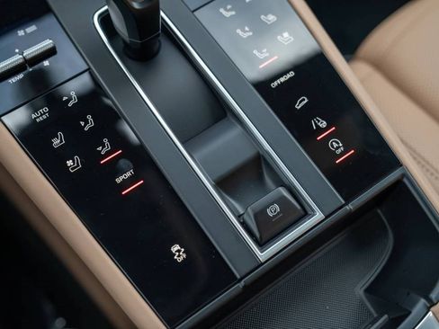New 2026 Porsche Macan AWD/4WD image 21