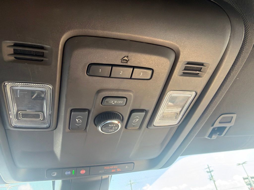 Used 2022 Chevrolet Suburban Z71 w/ Luxury Package AWD/4WD image 17