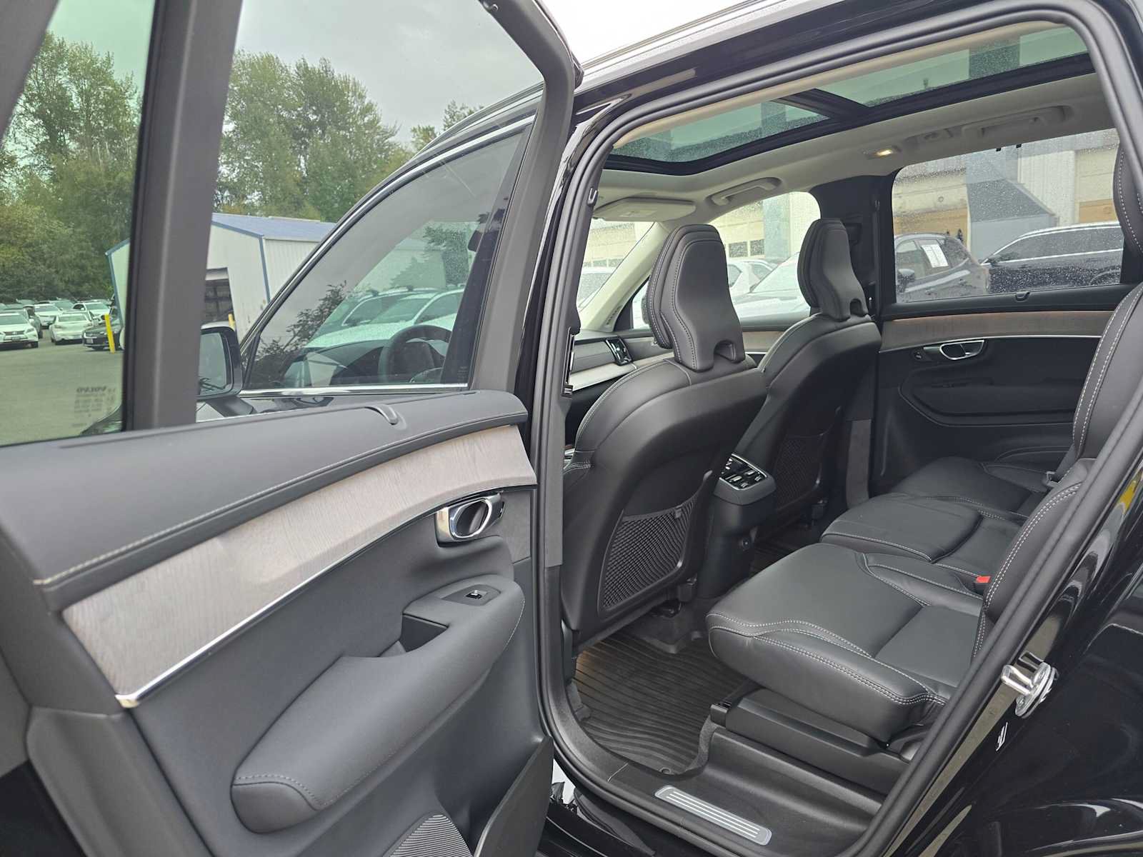 Used 2026 Volvo XC90 B6 Ultra w/ Protection Package AWD/4WD image 16