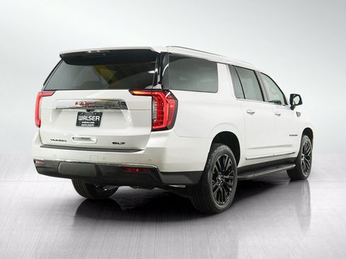 Used 2023 GMC Yukon XL SLT w/ SLT Premium Package AWD/4WD image 5