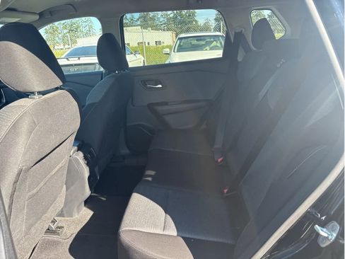 Used 2022 Nissan Rogue SV image 5