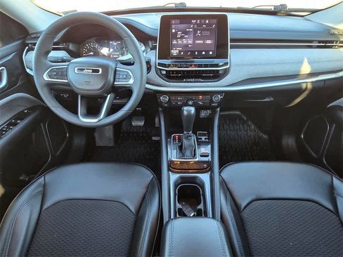 Used 2022 Jeep Compass Latitude image 10