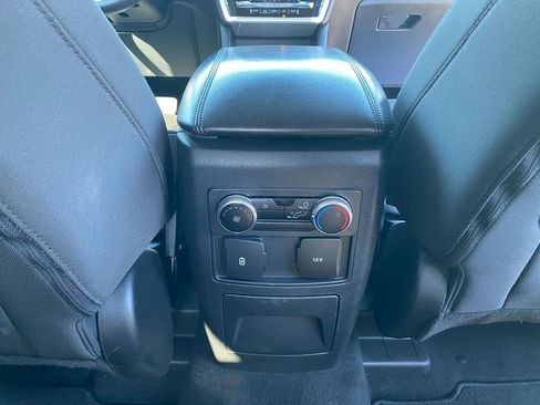 Used 2022 Ford Explorer XLT image 28