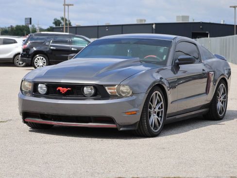 Used 2011 Ford Mustang GT Premium RWD image 6