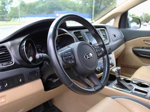 Used 2019 Kia Sedona EX FWD image 15