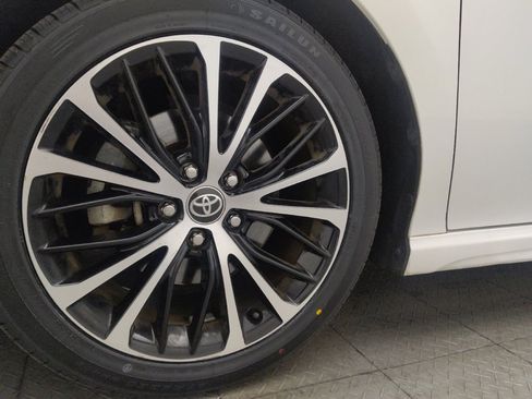 Used 2020 Toyota Camry SE image 31