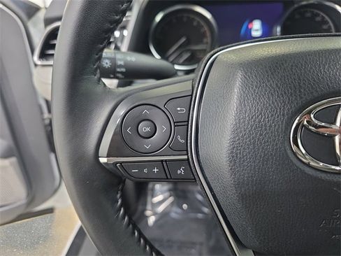 Used 2020 Toyota Camry XLE image 17