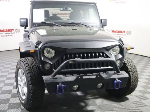 Used 2017 Jeep Wrangler Sahara w/ Connectivity Group image 3