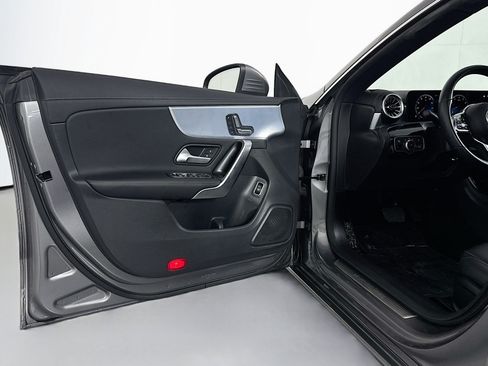 Used 2023 Mercedes-Benz CLA 250 image 21