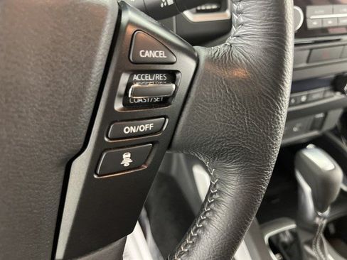 Used 2022 Nissan Frontier SV w/ Technology Package AWD/4WD image 18