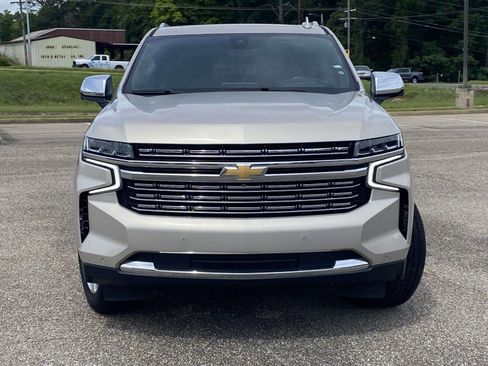 Used 2021 Chevrolet Suburban Premier w/ Premium Package AWD/4WD image 2