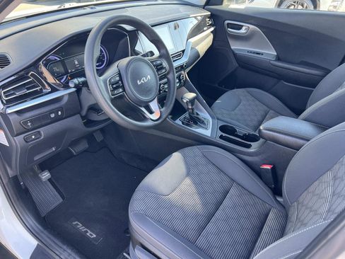 Used 2022 Kia Niro LX image 6