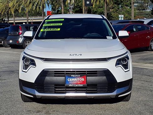 Used 2025 Kia Niro LX image 8
