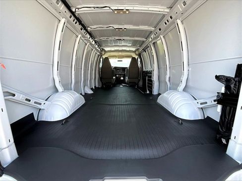 New 2025 Chevrolet Express 2500 Extended w/ Enhanced Convenience Package image 12