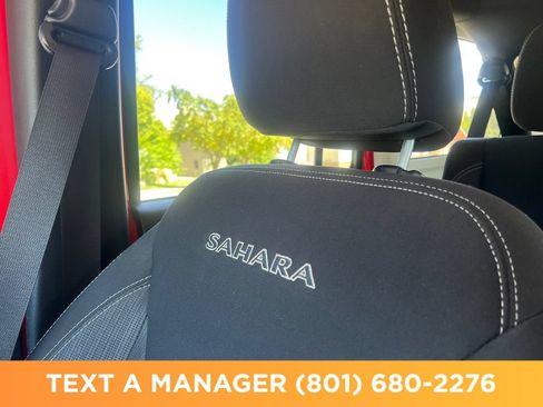 Used 2016 Jeep Wrangler Unlimited Sahara w/ Connectivity Group AWD/4WD image 28