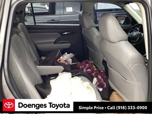 Used 2022 Toyota Highlander XLE image 13