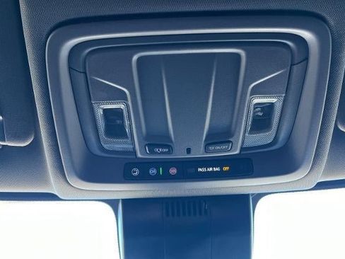 Used 2025 Chevrolet Silverado 1500 LT RWD image 38