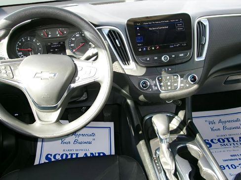 Used 2025 Chevrolet Malibu LT image 10