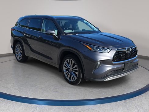 Used 2021 Toyota Highlander Platinum AWD/4WD image 3