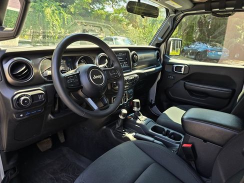 Used 2023 Jeep Wrangler Unlimited AWD/4WD image 11