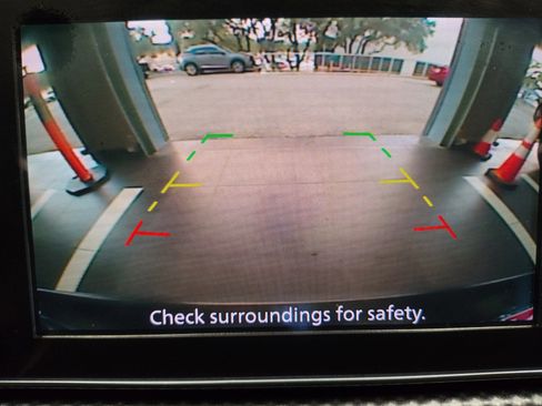 Used 2019 Nissan Kicks SV image 6