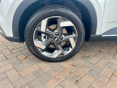 Used 2025 Hyundai Venue Limited image 10