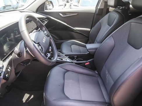 Certified 2025 Kia Niro EX FWD image 18
