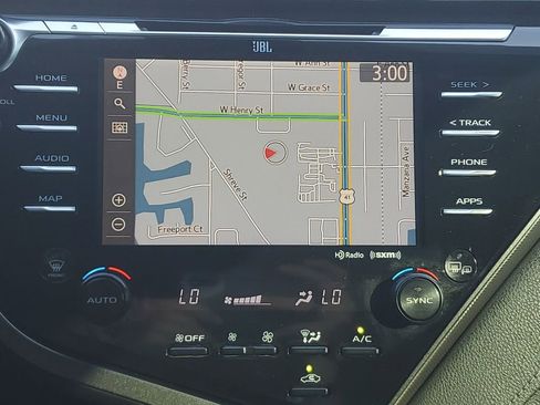 Used 2020 Toyota Camry XSE image 32