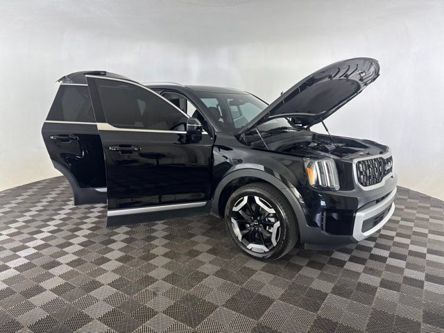 Certified 2024 Kia Telluride EX w/ EX Captain's Chair Package AWD/4WD image 14