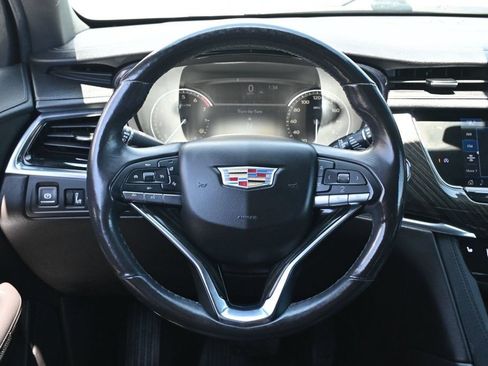 Used 2020 Cadillac XT6 Premium Luxury FWD image 13