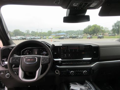 New 2026 GMC Sierra 3500 SLT w/ SLT Premium Package image 17