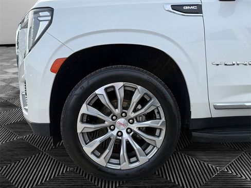 Used 2022 GMC Yukon XL SLT w/ SLT Premium Package image 14