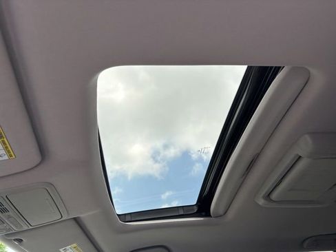 Used 2016 Honda Pilot Touring image 13