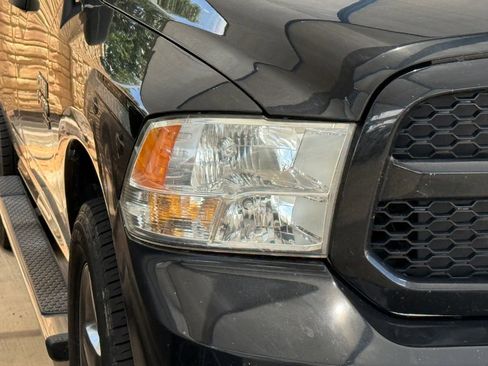 Used 2019 RAM 1500 Express w/ Express Value Package AWD/4WD image 4