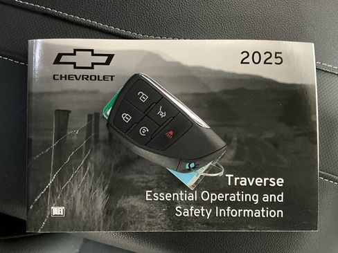 Used 2025 Chevrolet Traverse Z71 w/ Enhanced Driving Package AWD/4WD image 13
