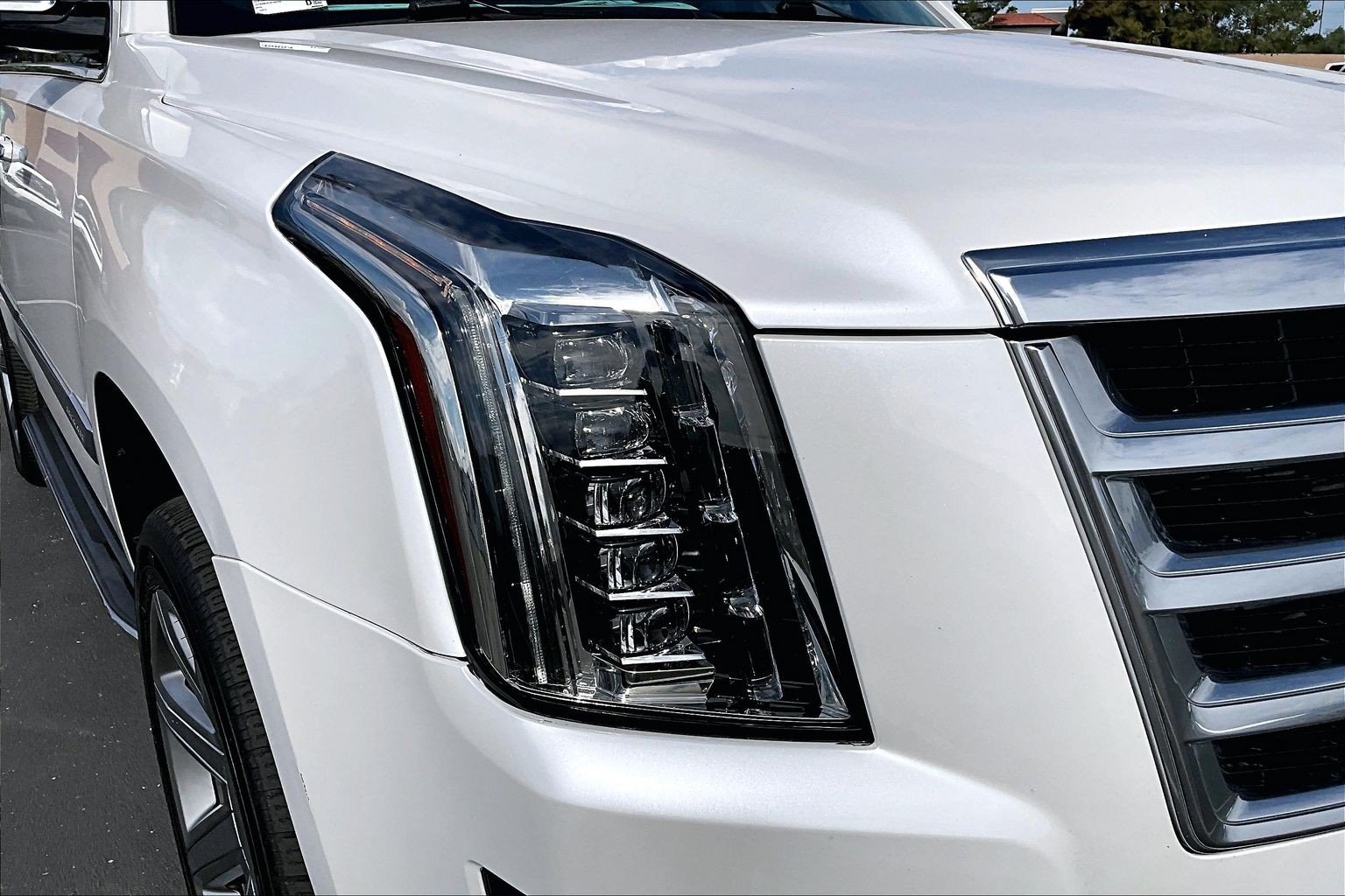 Used 2018 Cadillac Escalade Luxury AWD/4WD image 31