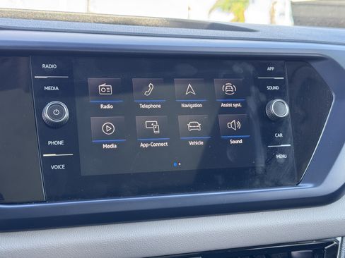 Used 2023 Volkswagen Taos SE w/ Panoramic Sunroof Package FWD image 23
