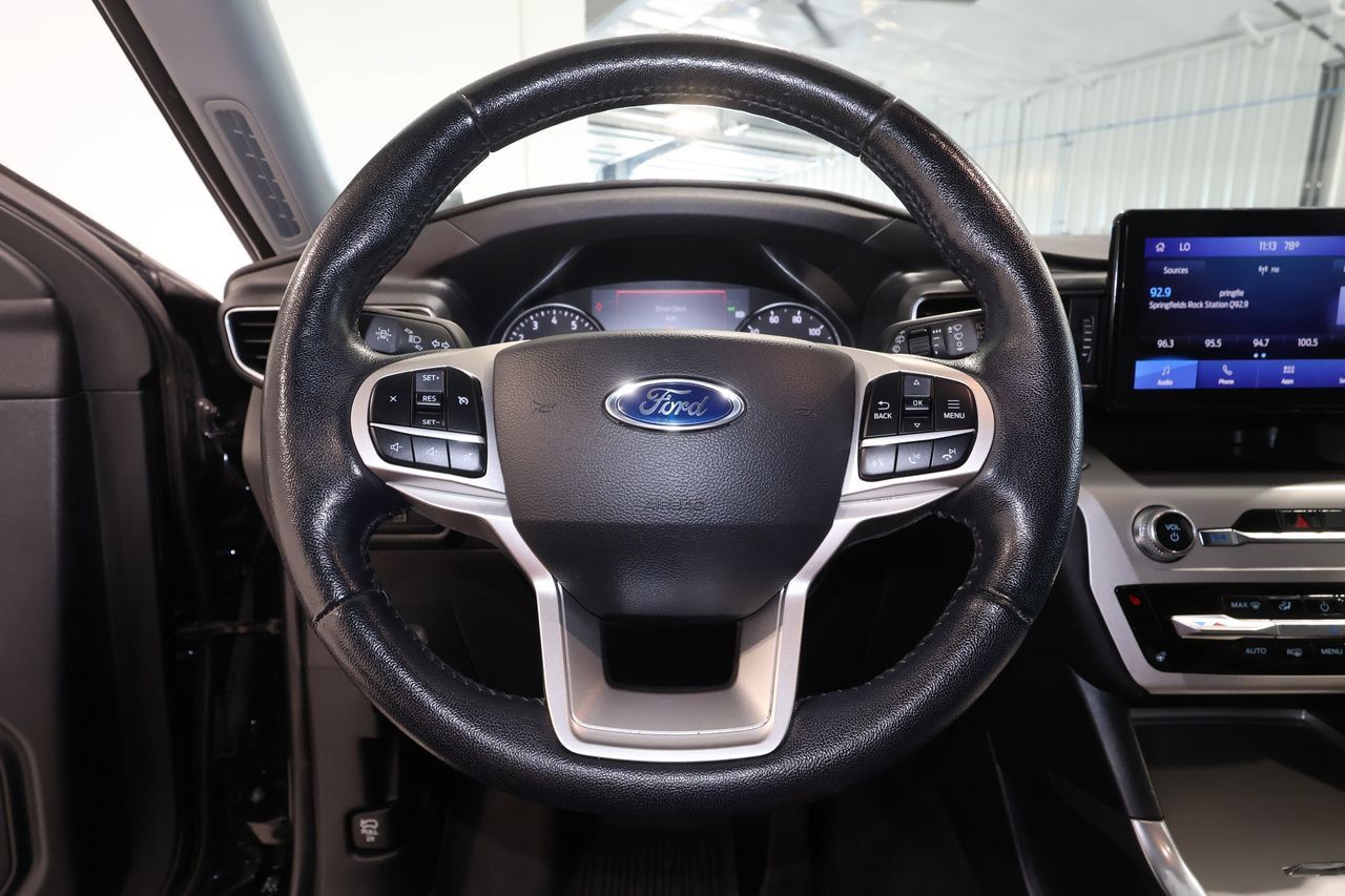 Used 2022 Ford Explorer XLT w/ Equipment Group 202A AWD/4WD image 7