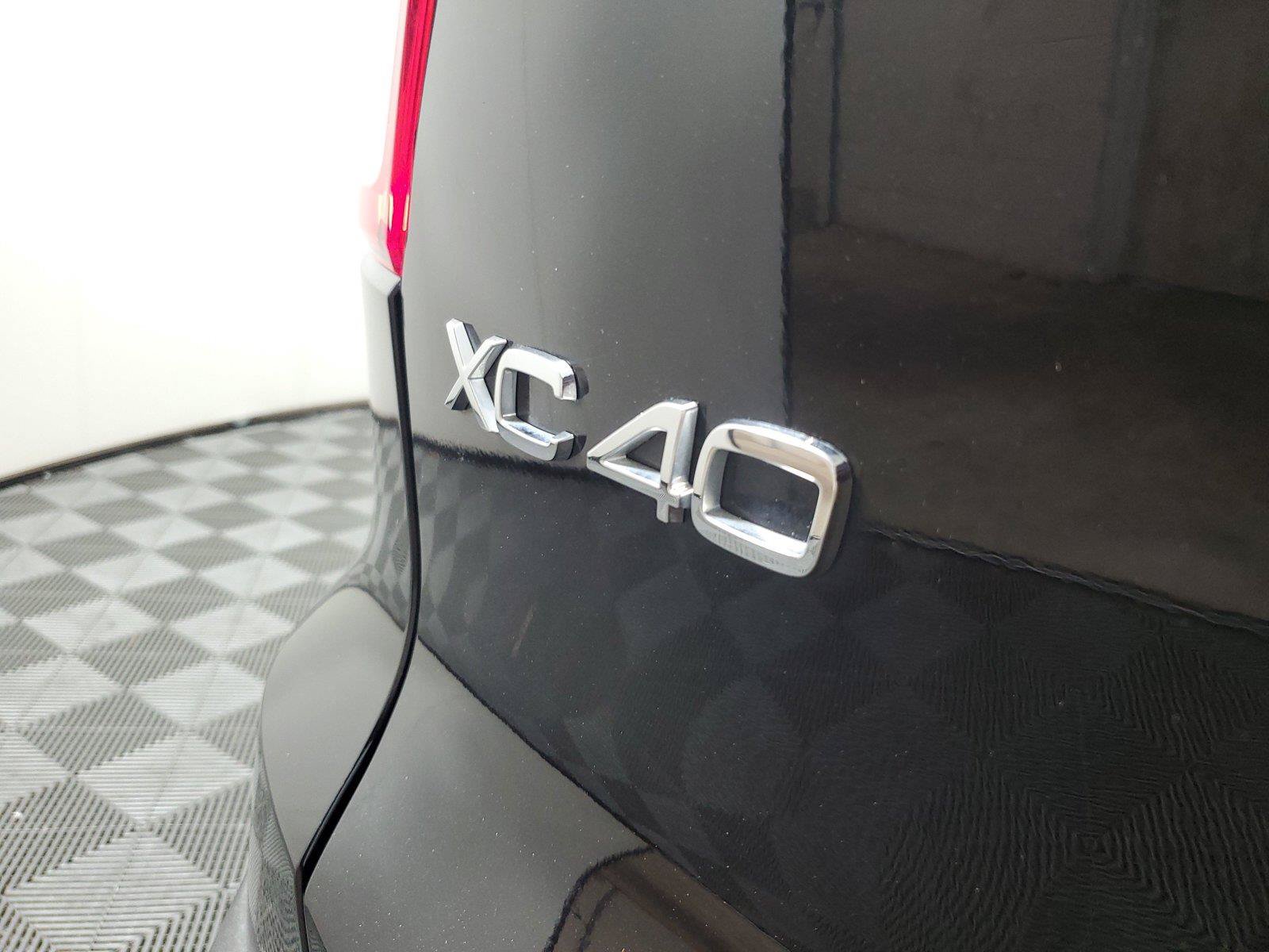 Certified 2026 Volvo XC40 B5 Plus AWD/4WD image 8