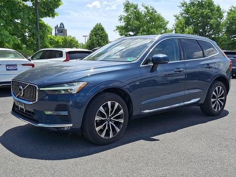 Used 2023 Volvo XC60 B5 Plus w/ Climate Package AWD/4WD image 3