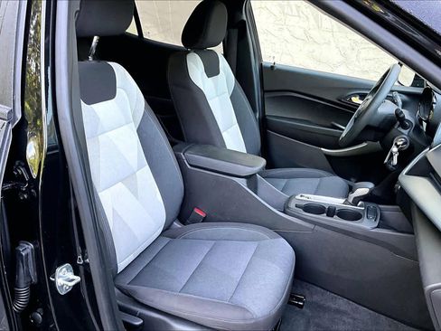 Used 2025 Chevrolet Trax LS FWD image 9