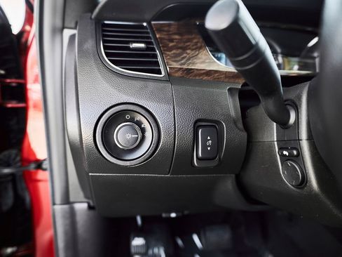 Used 2017 Ford Taurus Limited FWD image 25