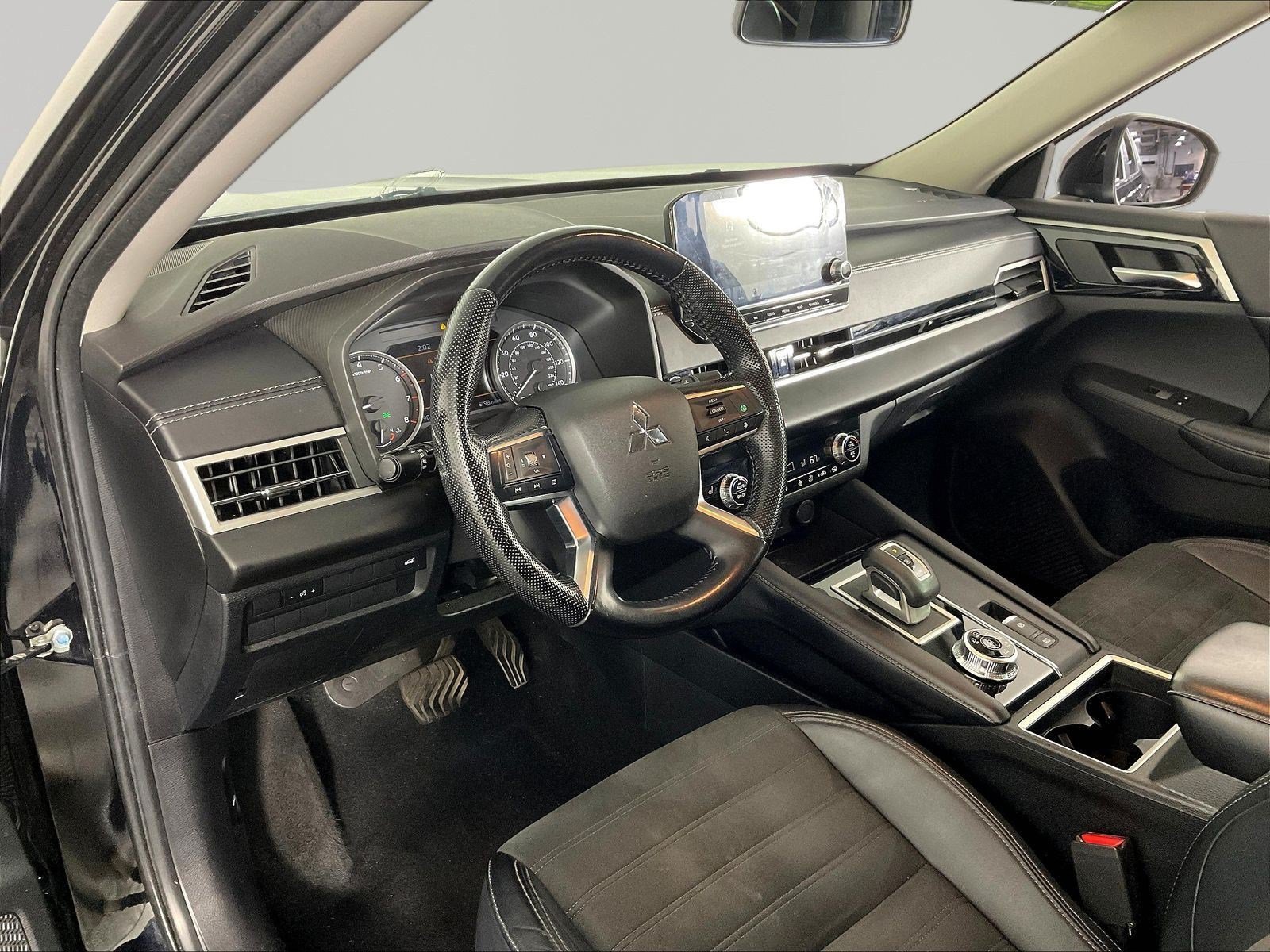 Used 2022 Mitsubishi Outlander SE AWD/4WD image 17