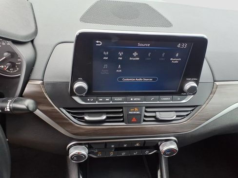 Used 2024 Nissan Altima 2.5 SV FWD image 16