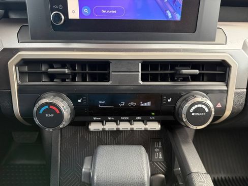 Used 2025 Toyota Tacoma SR5 AWD/4WD image 21