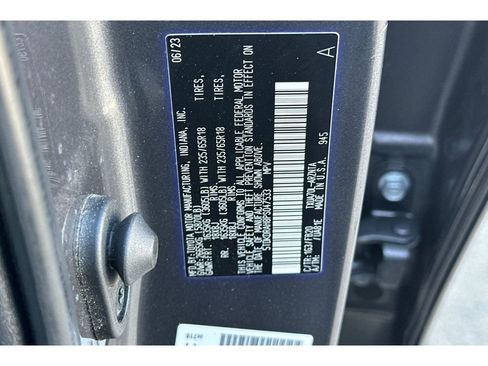 Used 2023 Toyota Highlander LE image 34