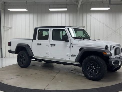 Used 2023 Jeep Gladiator Sport AWD/4WD image 2