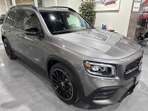 Used 2021 Mercedes-Benz GLB 250 4MATIC image 3