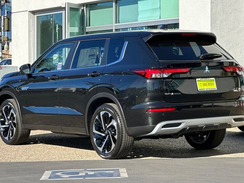 New 2025 Mitsubishi Outlander SE image 6