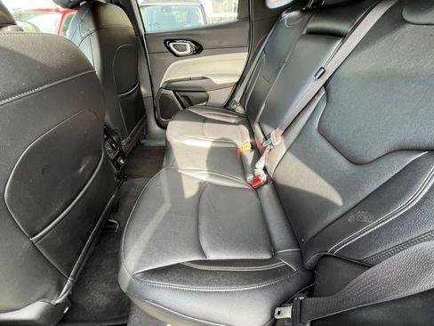 Used 2025 Jeep Compass Limited image 27